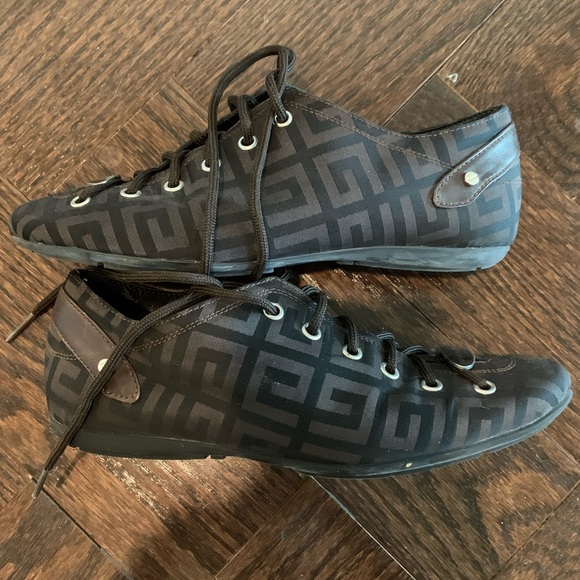 Givenchy Sneakers - Picture 2 of 5